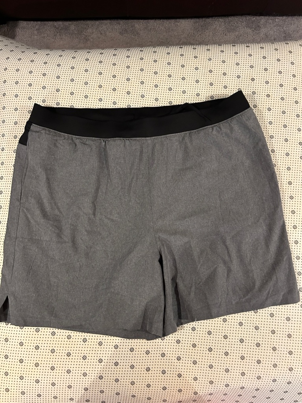 Old Navy Men's Gray Athletic Shorts with Black Waistband